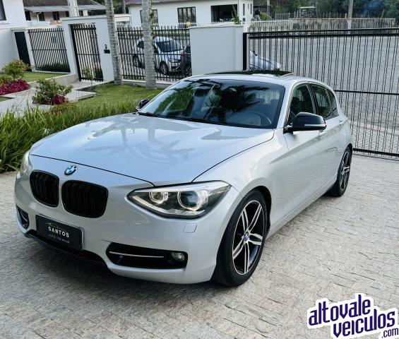 BMW 118iA Sport 1.6 Turbo com teto solar